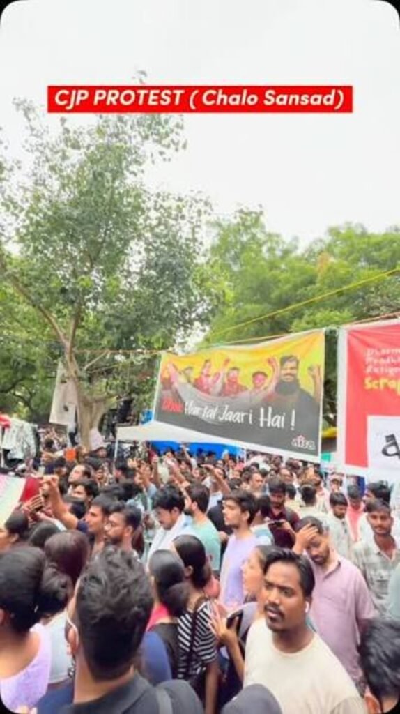 दिल्ली में सुरक्षा व्यवस्था बनाम छात्रों का जनसैलाब